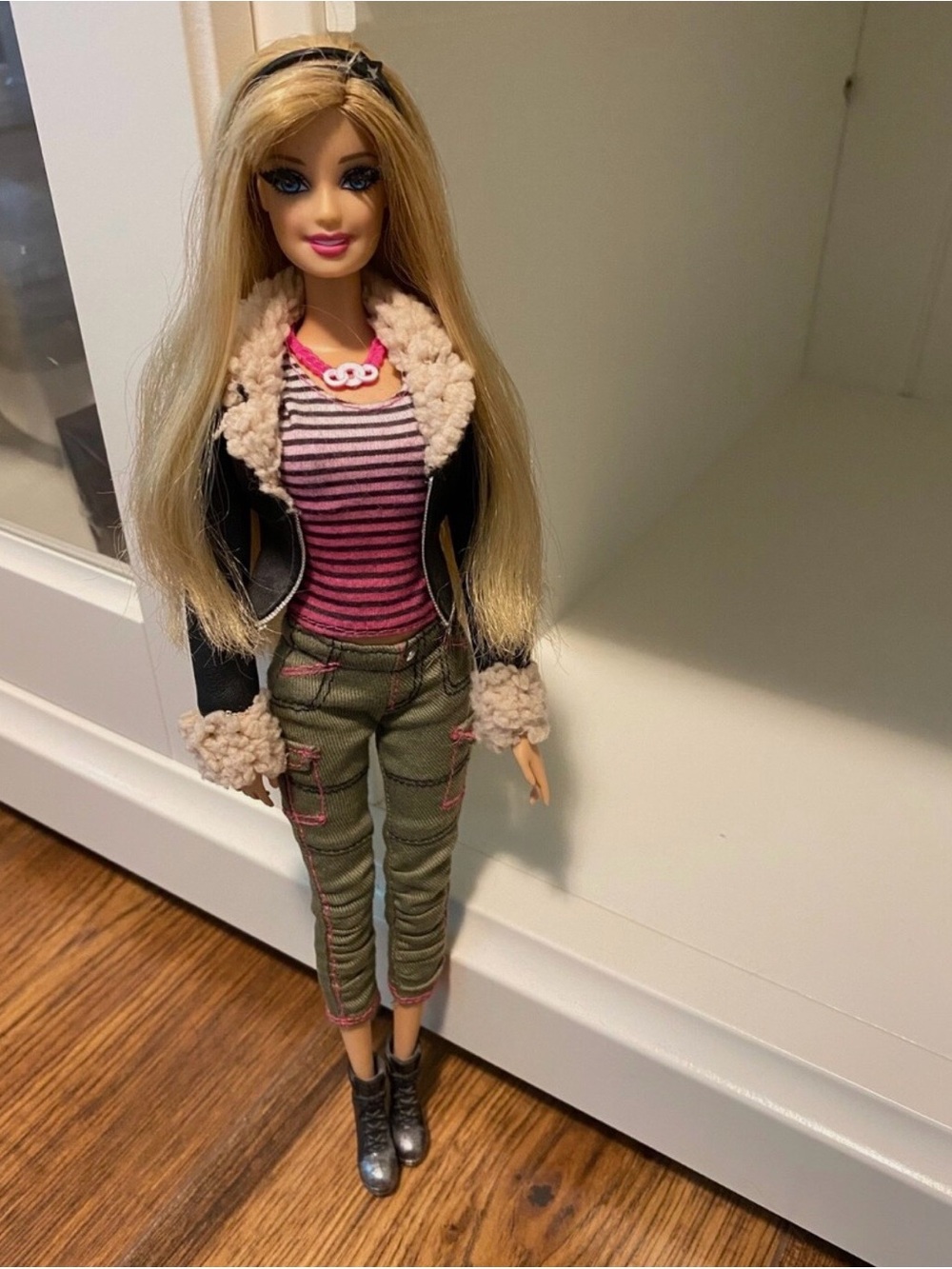 2013 Barbie Fashionista Style Doll Pre-Owned: Clothes Included, box not included - Picture 9 of 13